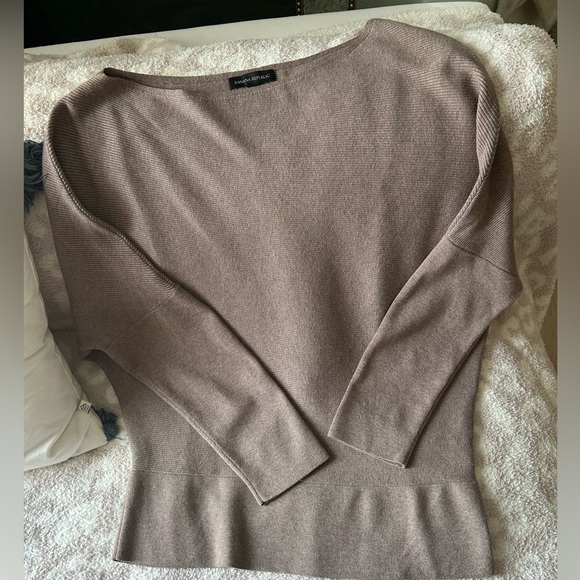 BR Ribbed Off-Shoulder Sweater - Picture 3 of 5